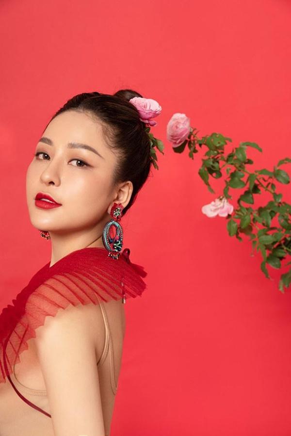 Kiểu chụp ảnh hết hồn của hot girl Trâm Anh sau khi tái xuất-7