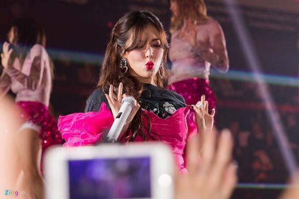 HyunA rực rỡ trên sân khấu ở Đài Loan-2