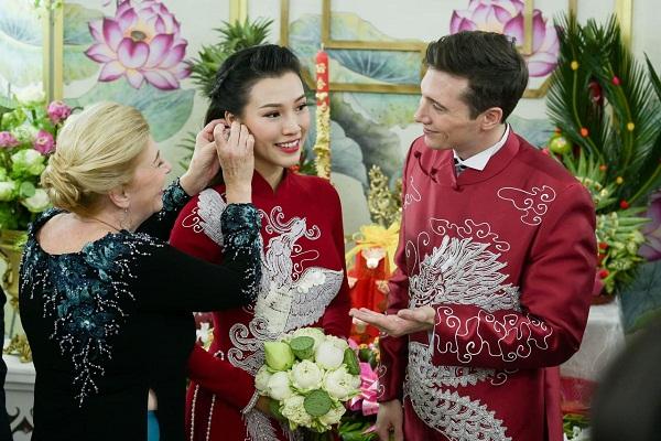 Trường Giang - Nhã Phương lên đồ đẹp đôi, tay trong tay đi ăn cưới Hoàng Oanh-13