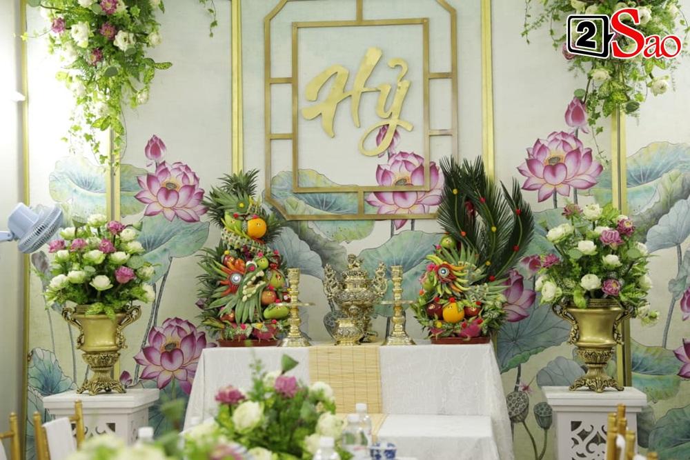 Hoàng Oanh cười nhăn nhó khi trao nhầm nhẫn cho chồng tây trong lễ ăn hỏi-2