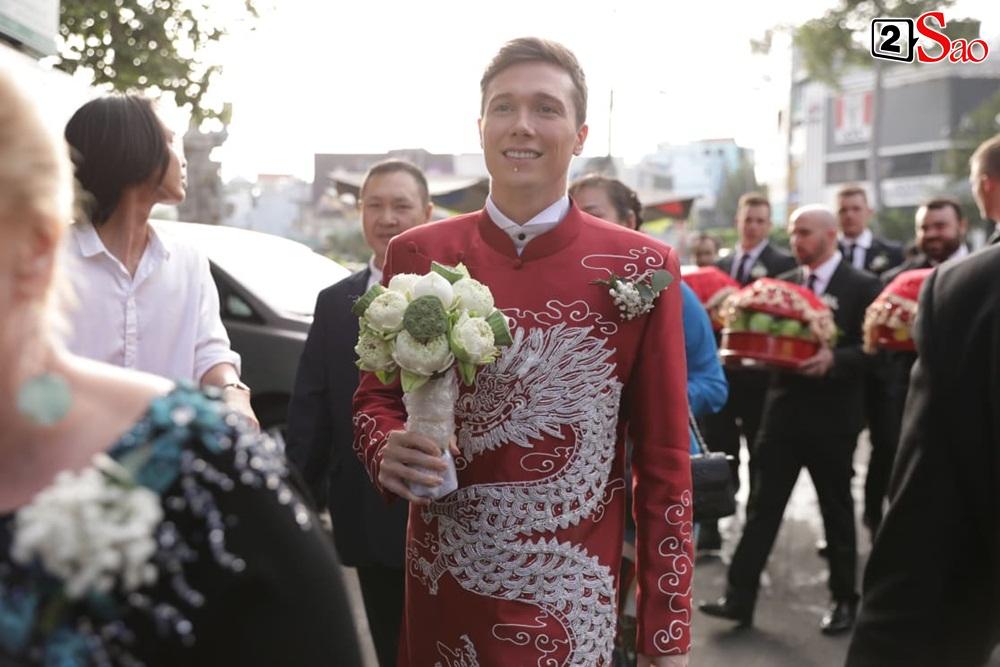 Chỉ có trong đám hỏi Hoàng Oanh: Dàn phù rể toàn trai Tây, ngoại hình cực phẩm không kém chú rể-3