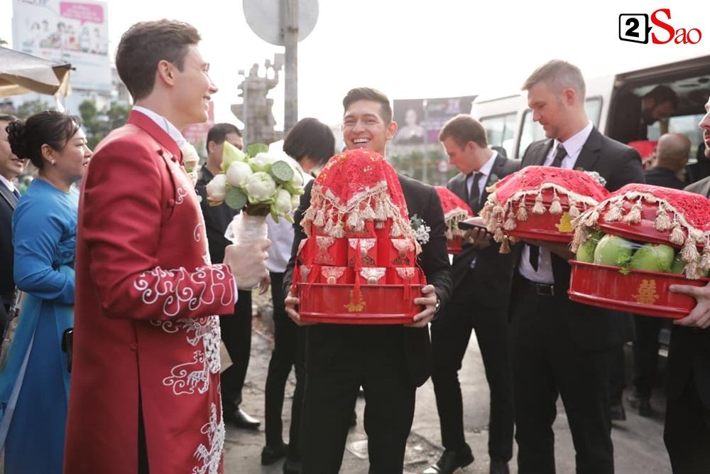 Chỉ có trong đám hỏi Hoàng Oanh: Dàn phù rể toàn trai Tây, ngoại hình cực phẩm không kém chú rể-5