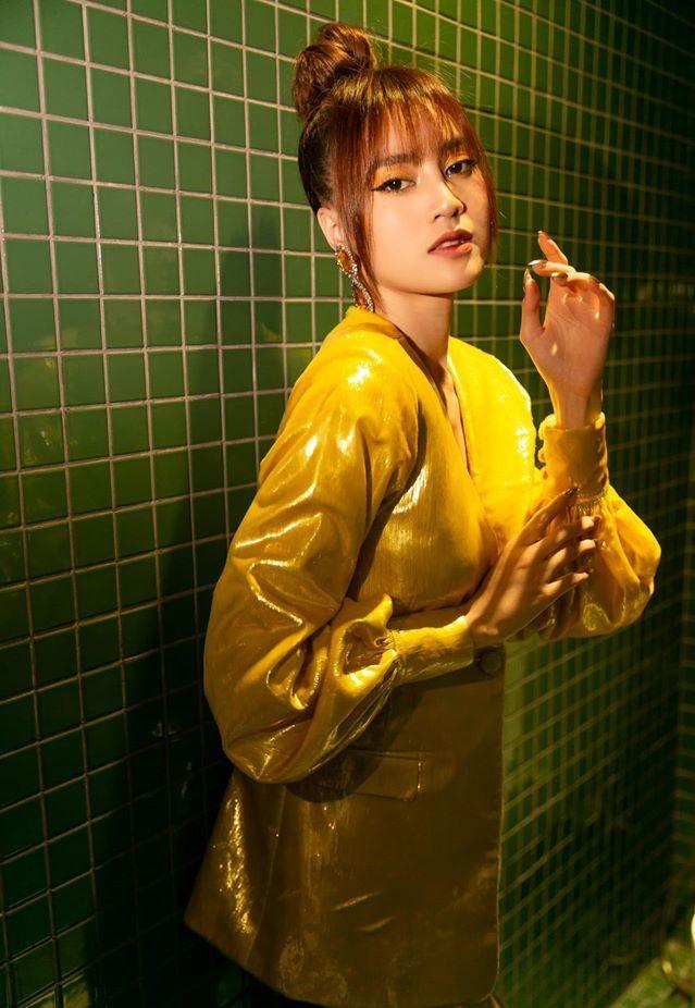 Ninh Dương Lan Ngọc cuồng nhà vệ sinh: làm MV, ngủ, chụp ảnh và khoe cả đồ hiệu trong toilet-1