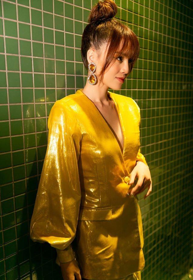 Ninh Dương Lan Ngọc cuồng nhà vệ sinh: làm MV, ngủ, chụp ảnh và khoe cả đồ hiệu trong toilet-2