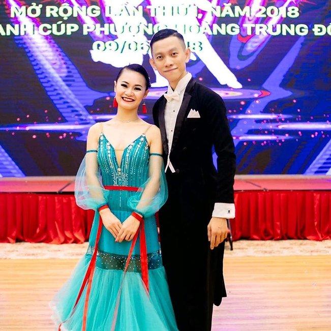 Cặp đôi dancesport Đức Hòa và Hải Yến đang khiến triệu người hâm mộ Việt Nam vỡ òa sung sướng với tấm HCV SEA Games 30.