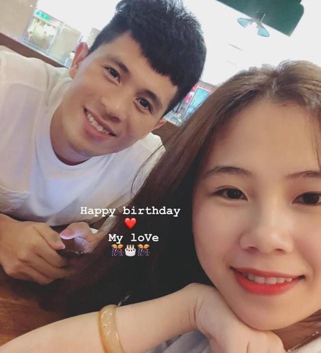 Văn Lâm - Yến Xuân và những cầu thủ có mối tình chị em-2