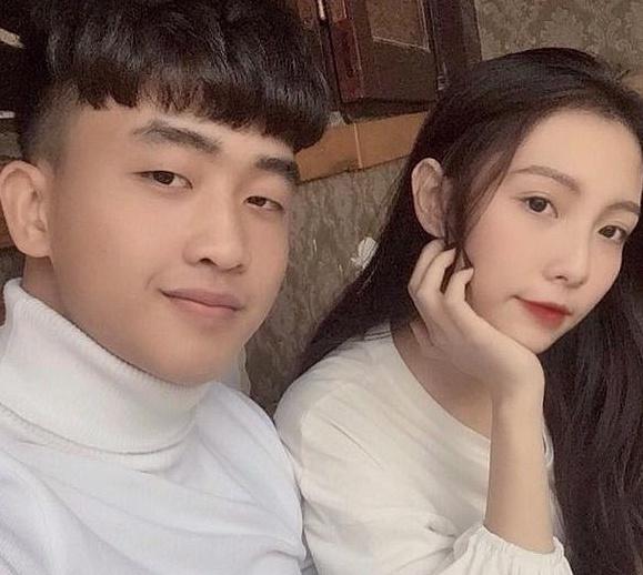 Văn Lâm - Yến Xuân và những cầu thủ có mối tình chị em-6