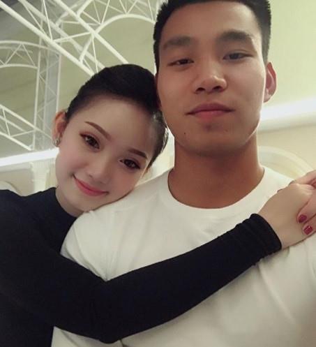 Văn Lâm - Yến Xuân và những cầu thủ có mối tình chị em-9