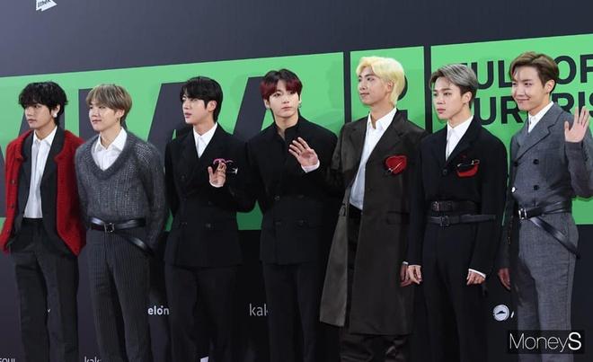 BTS 5 lần thay trang phục, diện đồ giá nghìn đô tại lễ trao giải-1