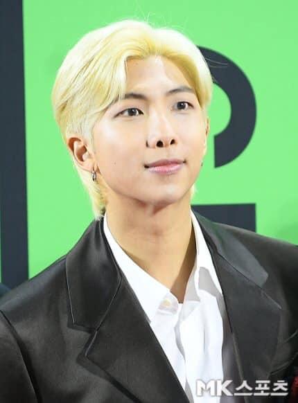 BTS 5 lần thay trang phục, diện đồ giá nghìn đô tại lễ trao giải-4