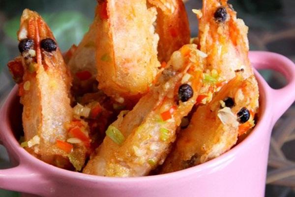 Đặt món sườn đặc biệt tưởng thơm ngon, cô gái hết hồn khi vừa cắn vào nửa miếng-4