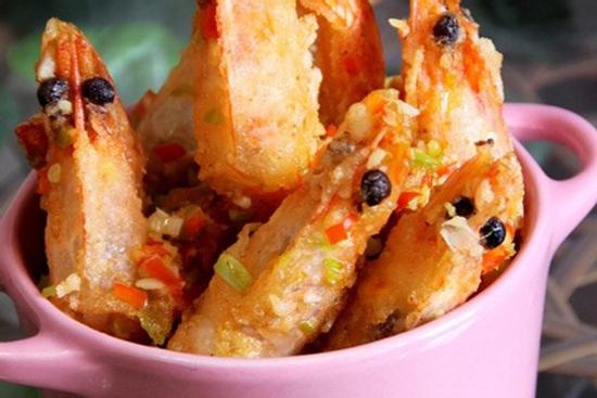 Cả nhà đều mê tôm, mẹ đảm sáng tạo ngay món tôm xóc rau củ độc đáo, ai cũng mê