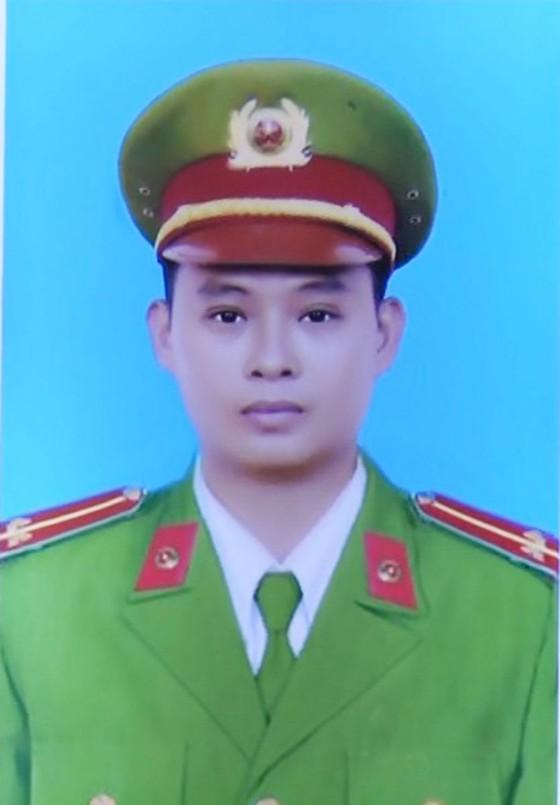 Khởi tố 3 bị can liên quan vụ ném bột ớt, khiến trung úy công an ngã tử vong-1