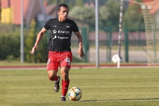 Egy Maulana Vikri (sinh năm 2000) là tiền đạo Indonesia đang thi đấu tại CLB Lechia Gdansk (Ba Lan). Nam cầu thủ từng được The Guardian bình chọn là một trong 60 cầu thủ trẻ đáng xem nhất năm 2017. Hiện tại, anh đang cùng đội tuyển U22 Indonesia tham dự SEA Games 30 diễn ra tại Philippines.