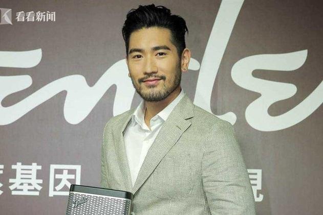 Khung cảnh tang thương ngập tràn hoa trắng trong tang lễ Cao Dĩ Tường-12