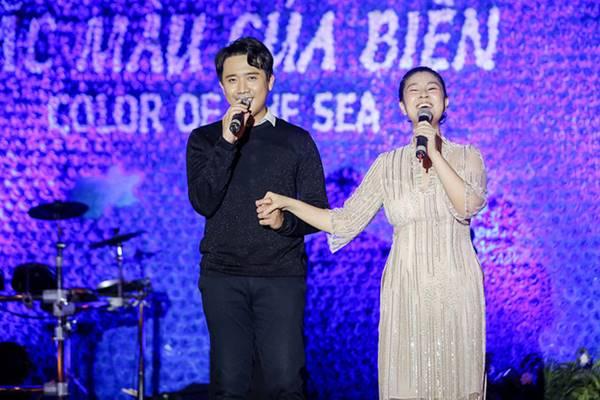 Trấn Thành hát Bên em là biển rộng cùng Thanh Lam, Tùng Dương-1