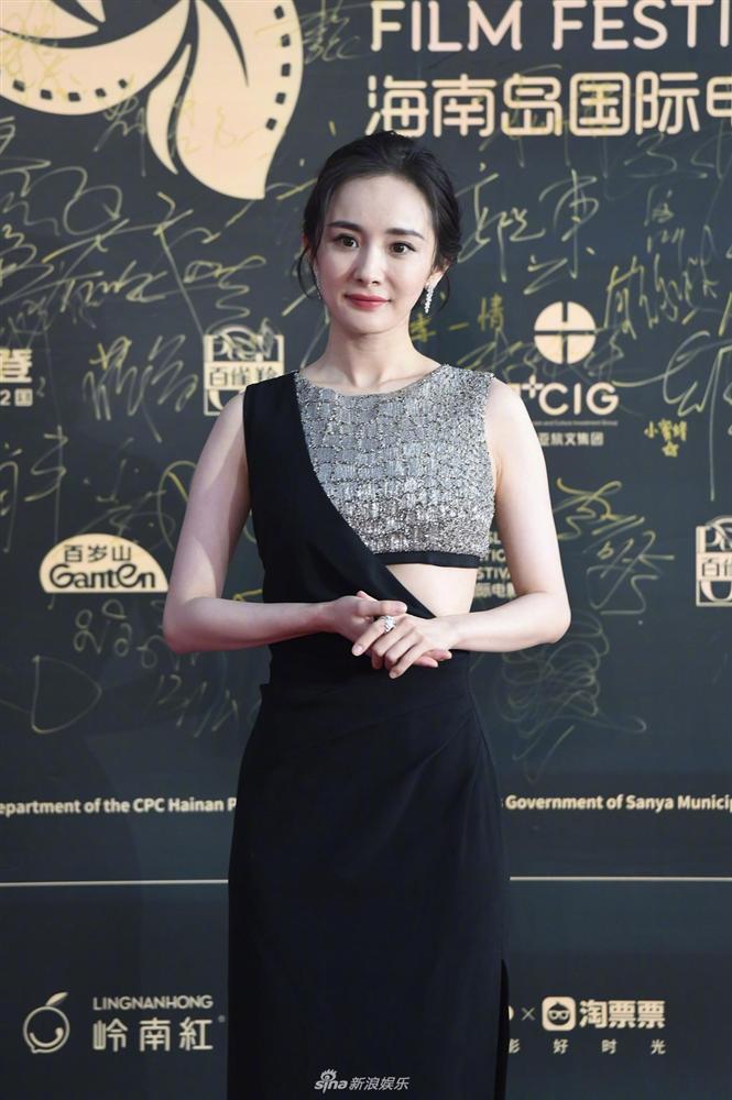 Thảm đỏ LHP Hải Nam: Dương Mịch tỏa sáng, Lý Nhược Đồng lão hóa, Trương Gia Nghê hai lúa-1