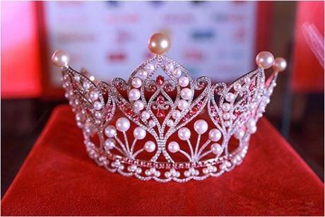 Ngắm nhìn vương miện Hoa hậu Hoàn vũ Việt Nam qua các năm-4