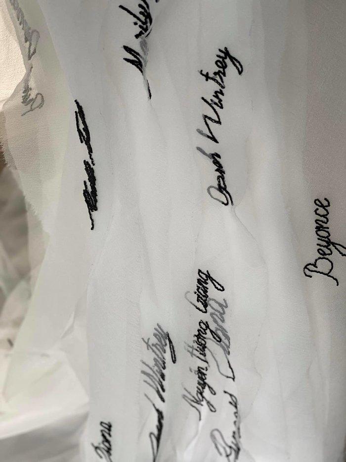 Thúy Vân thêu tên mẹ - Hương Giang - Beyoncé lên váy dạ hội thi Bán kết Miss Universe Vietnam 2019-5