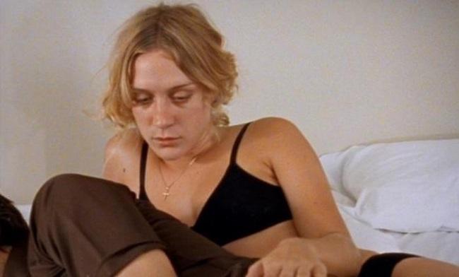 Chloe Sevigny trong The Brown Bunny: Bộ phim indie năm 2003 này trở nên nổi tiếng vì tin đồn nhà làm phim đã dùng sex thật để đưa lên hình. Đây không phải bộ phim duy nhất dùng sex thật trong lịch sử nhưng là tác phẩm nổi tiếng nhất từng làm điều này. Bộ phim đã đạt giải Cành Cọ Vàng nhưng làm sự nghiệp nữ diễn viên Sevigny bị ảnh hưởng nhưng đã phá hỏng một vài mối quan hệ ngoài đời thực của cô. Sevigny chia sẻ cô và mẹ đã thống nhất không bao giờ nhắc đến bộ phim khi ở trước mặt nhau.