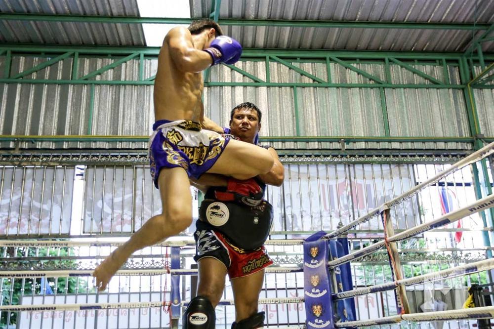 Phát hiện thú vị: Đoàn Văn Hậu có anh em sinh đôi là võ sĩ muay Thái?-4