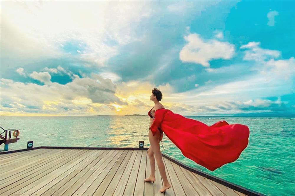 Trang Trần đi du lịch mà khuân cả bộ sưu tập đồ bơi để chụp ảnh bikini siêu sexy-6