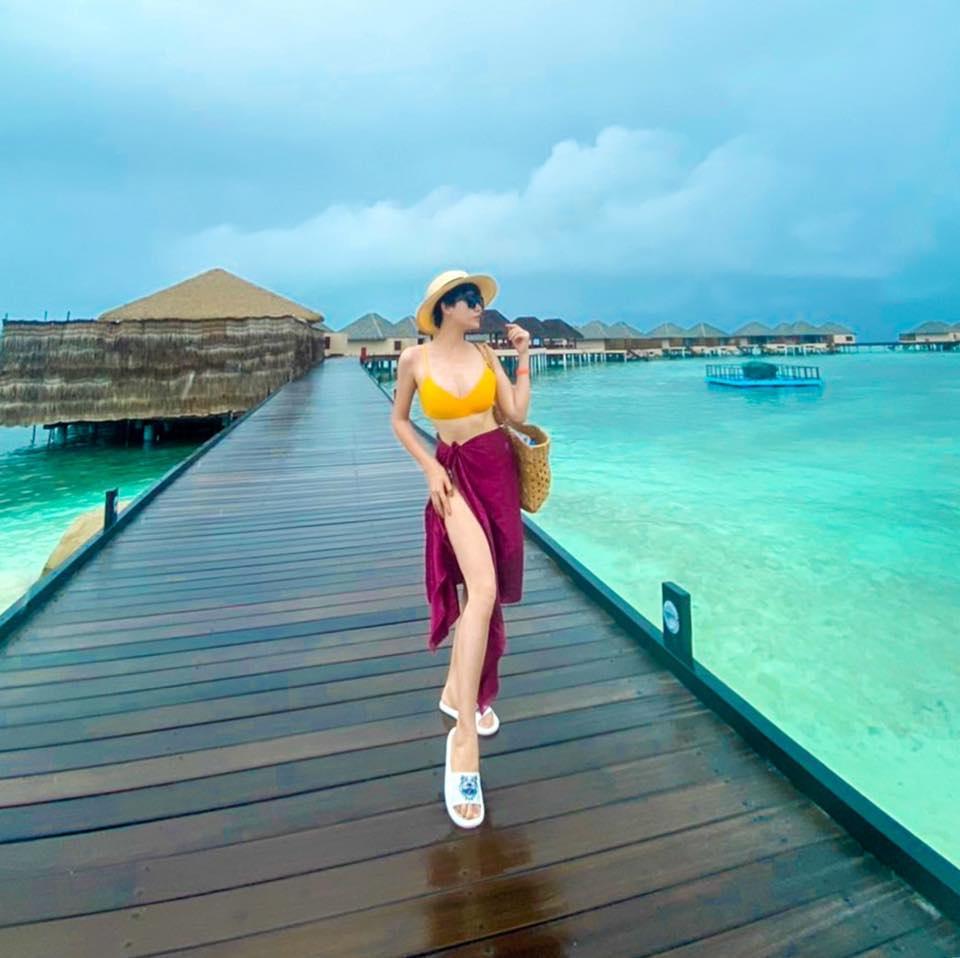 Trang Trần đi du lịch mà khuân cả bộ sưu tập đồ bơi để chụp ảnh bikini siêu sexy-8