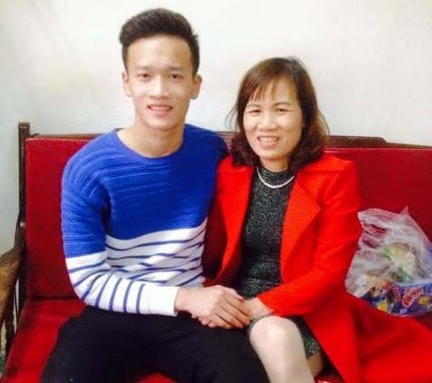 Tuổi thơ đá bóng quên ăn quên ngủ của Hoàng Đức-1