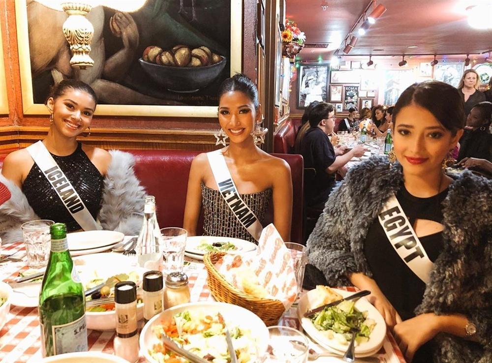 Miss Universe 2019 ngày thứ tư: Hoàng Thùy diện váy quây chanh sả, chờ mãi cũng đọ sắc Puerto Rico-5