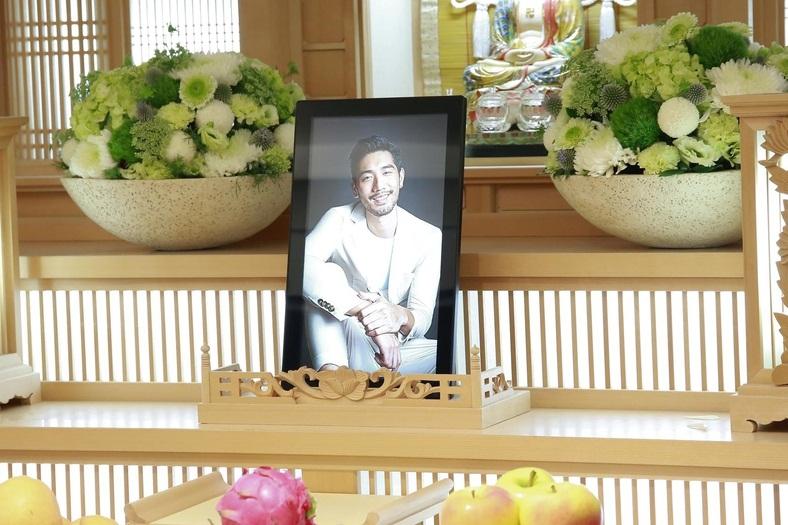 Cha Cao Dĩ Tường gục ngã trong tang lễ con trai-9