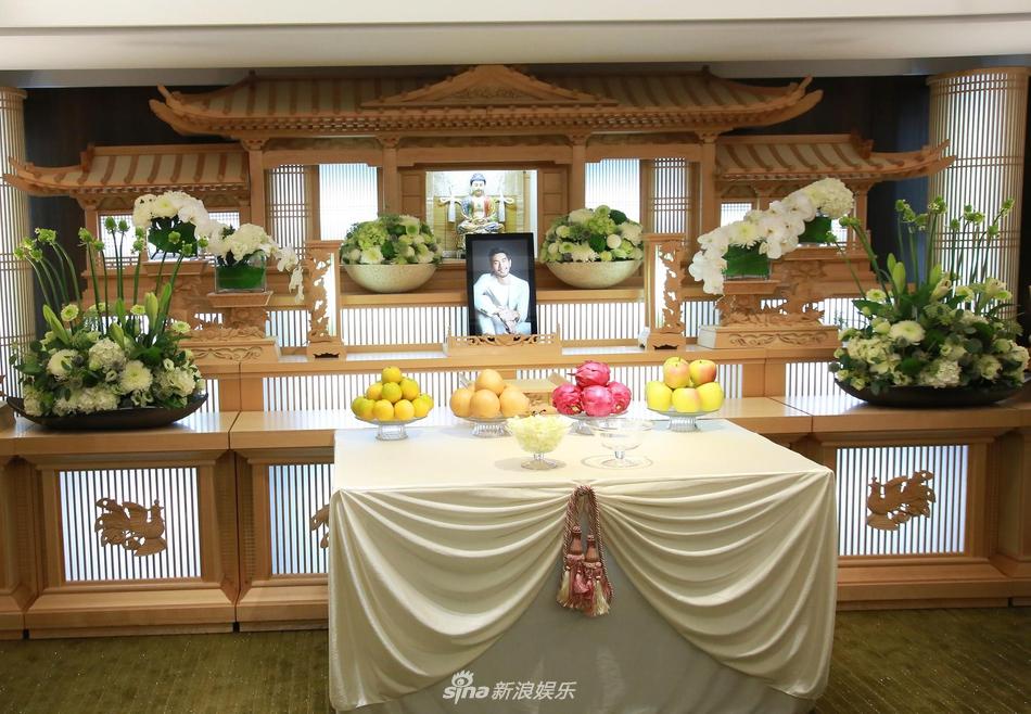 Khung cảnh tang thương ngập tràn hoa trắng trong tang lễ Cao Dĩ Tường-5