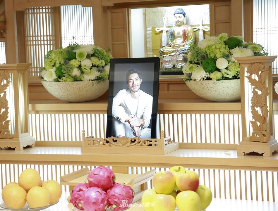 Khung cảnh tang thương ngập tràn hoa trắng trong tang lễ Cao Dĩ Tường-6