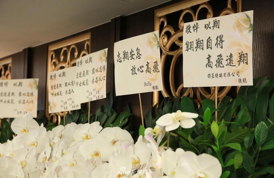 Khung cảnh tang thương ngập tràn hoa trắng trong tang lễ Cao Dĩ Tường-7