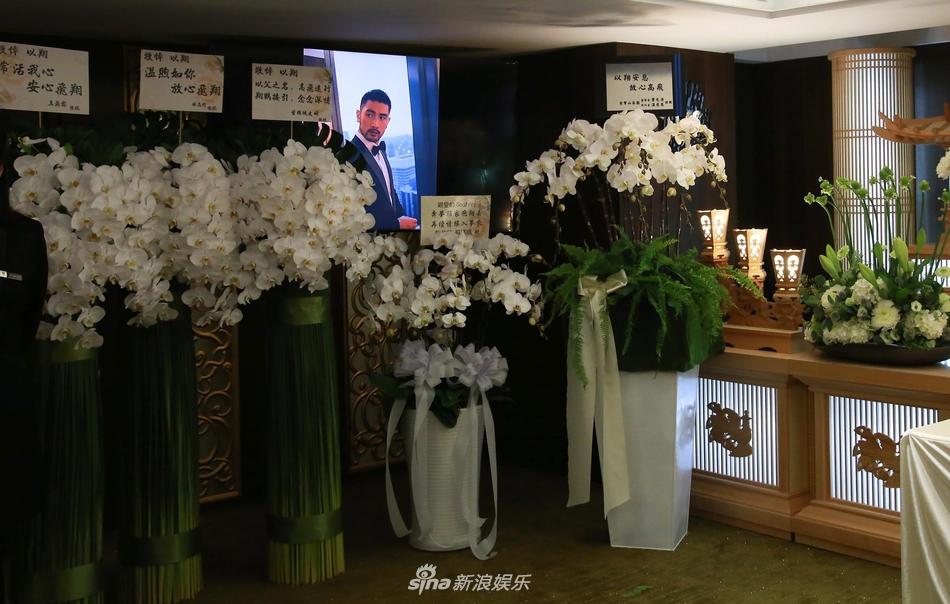 Khung cảnh tang thương ngập tràn hoa trắng trong tang lễ Cao Dĩ Tường-11