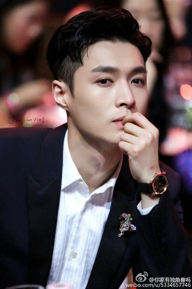 CHUYỆN LẠ KHÓ TIN: Vương Nhất Bác, Tiêu Chiến lọt Top nghệ sĩ bị ghét nhất Cbiz 2019-3