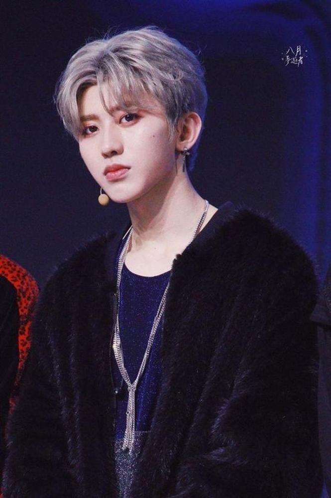 CHUYỆN LẠ KHÓ TIN: Vương Nhất Bác, Tiêu Chiến lọt Top nghệ sĩ bị ghét nhất Cbiz 2019-4