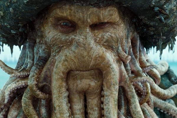 Davy Jones trong Pirates of the Caribbean: Nếu như phần một loạt Cướp biển Caribbean từng bị phàn nàn ít nhiều về mặt kỹ xảo, thì điểm yếu đó được khắc phục hoàn toàn ở hai phần tiếp theo. Điểm sáng lớn nhất nằm ở nhân vật thuyền trưởng Davy Jones của tài tử Bill Nighy, với gương mặt đầy những chiếc xúc tu. Đây là thành quả đầy vất vả của đội ngũ kỹ xảo tại hãng Disney.