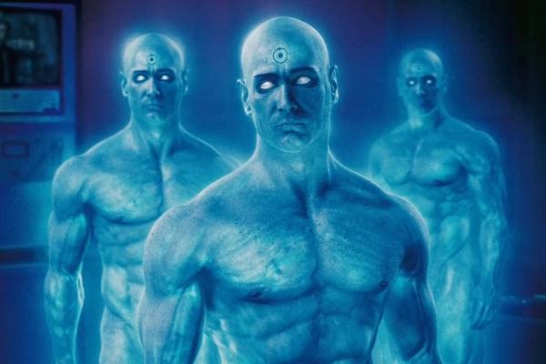 Dr. Manhattan trong Watchmen: Quyết định chuyển thể cuốn tiểu thuyết truyện tranh Watchmen lên màn bạc, đạo diễn Zack Snyder cùng cộng sự biết rằng mình phải cần đến kỹ xảo để tạo ra tiến sĩ Manhattan. Từ hình thể lý tưởng của Greg Plitt, đội ngũ kỹ xảo phải trải qua quá trình cực kỳ phức tạp cùng với nam diễn viên Billy Crudup. Và những gì khán giả được chiêm ngưỡng trên màn ảnh quả thực mãn nhãn.