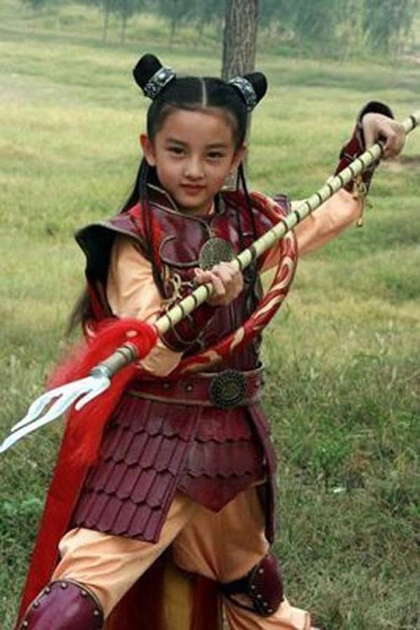 Na Tra Tống Tổ Nhi: Cặp kè thiếu gia năm 16, ăn chơi thác loạn và chuyển mình ngoạn mục-4