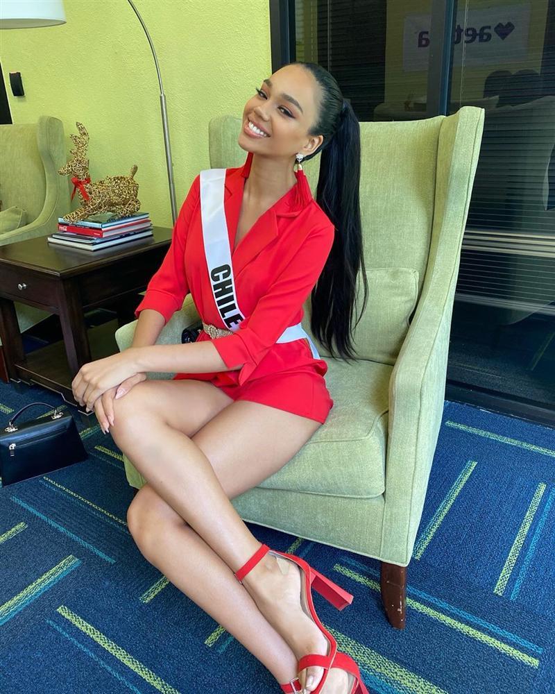 Thí sinh Miss Universe 2019 bị kẹt váy trong thang máy cuốn chỉ vì mặc đầm đuôi cá quá điệu-10