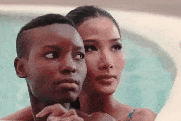 90 thí sinh Miss Universe 2019: chỉ 10 người chụp bikini, riêng mình Hoàng Thùy được BTC chia sẻ clip thả dáng ở bể bơi