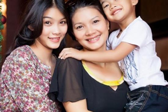 'Nữ hoàng cảnh nóng' có nhà vườn rộng 5000m2 giờ ra sao?