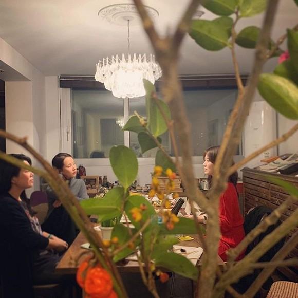 Song Hye Kyo bí mật đi hẹn hò lại còn chấp nhận ngồi xoa bóp chân cho nhân vật giấu mặt-4