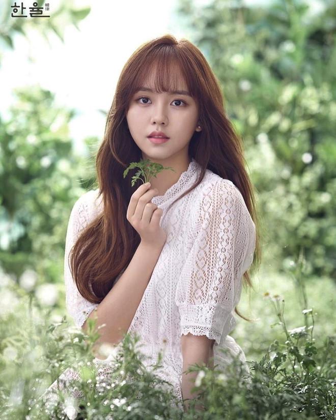 Trong bài phỏng vấn mới đây, Kim So Hyun thẳng thắn bày tỏ về tin đồn hẹn hò Jang Dong Yoon, bạn diễn trong phim 