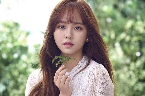 Kim So Hyun nói về tin đồn hẹn hò mỹ nam hơn 7 tuổi