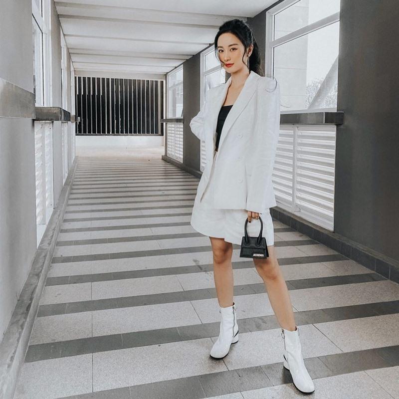 Chi Pu khoe đường cong S-line với đầm bó sát - Min hack tuổi với công thức mix đồ nữ sinh-4