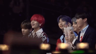 Hiếm hoi lắm mới thấy cả 7 nam thần BTS ngã vào bể tình vì một bóng hồng như thế này!-5