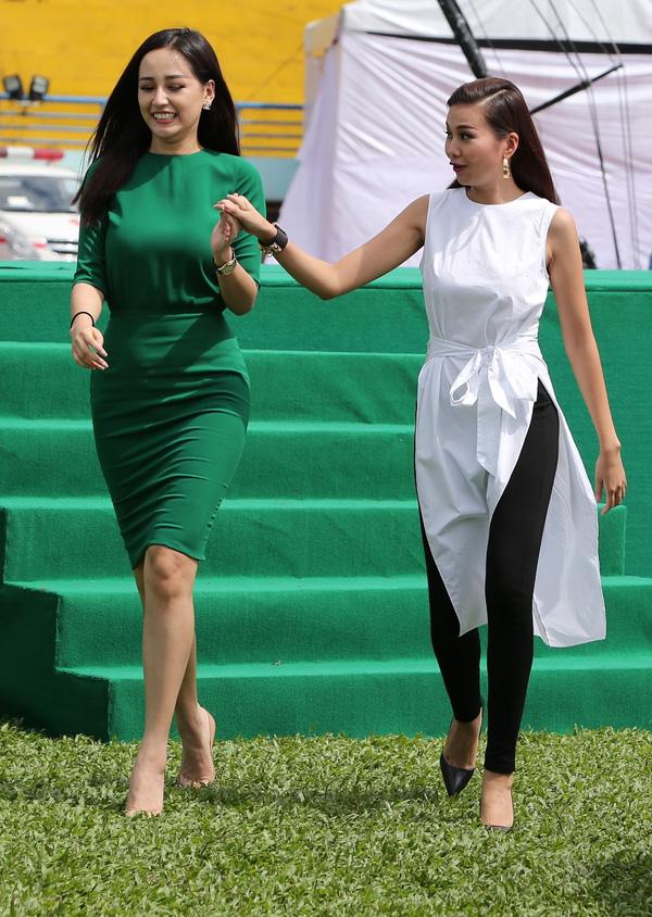 Mai Phương Thúy cao áp đảo 5 người nhưng dân mạng chỉ mải soi tạo dáng lạc quẻ-5