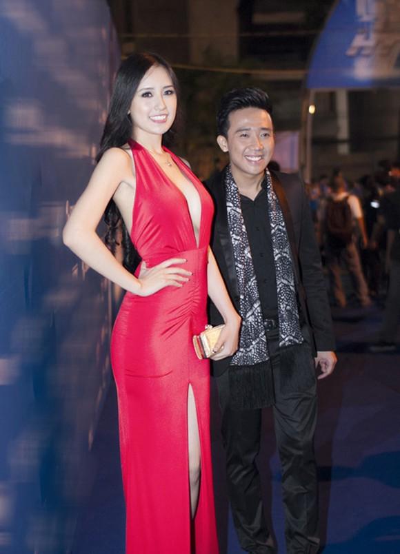 Mai Phương Thúy cao áp đảo 5 người nhưng dân mạng chỉ mải soi tạo dáng lạc quẻ-6