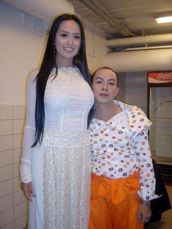 Mai Phương Thúy cao áp đảo 5 người nhưng dân mạng chỉ mải soi tạo dáng lạc quẻ-11